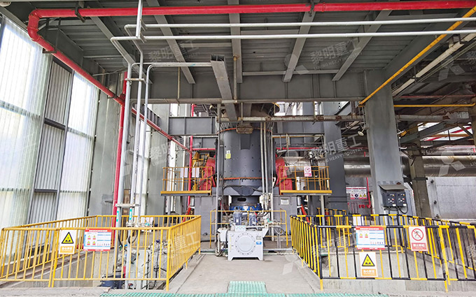 Broyeur pour coke de pétrole et coke de goudron dans la production d'anodes de carbone pour l'aluminium