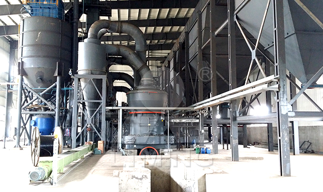 Machine de broyage pour coke de pétrole