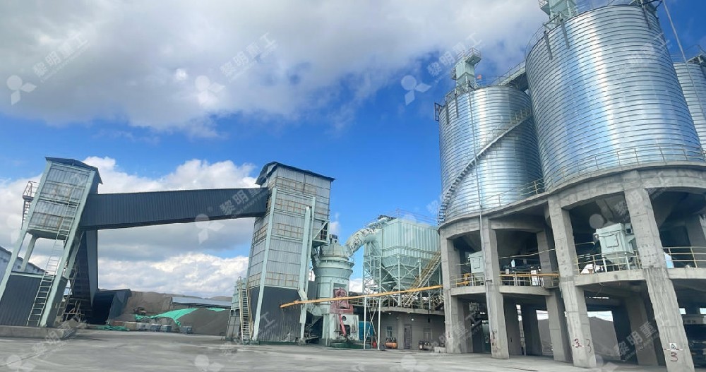 Conçu pour l'efficacité énergétique et un fonctionnement fiable, l'équipement garantit une production continue avec des exigences de maintenance faibles. Sa capacité d'ajustement flexible en fait une solution idéale pour des applications diversifiées, répondant aux demandes des industries modernes de la construction et des infrastructures.